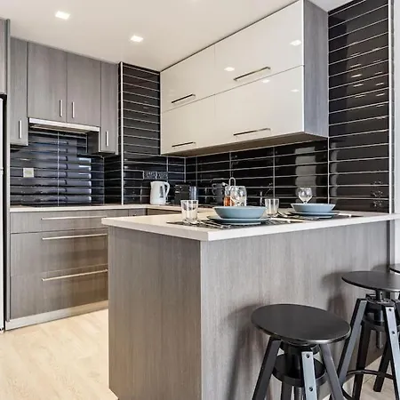 Must - Finikoudes Seaview * لارنكا