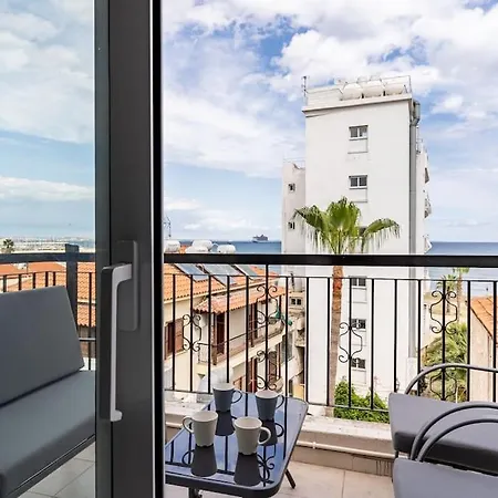 Must - Finikoudes Seaview لارنكا
