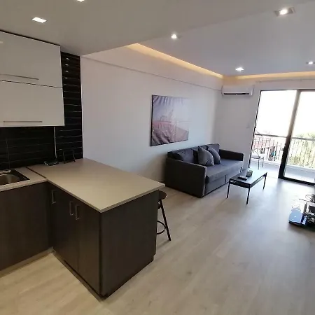 Must - Finikoudes Seaview لارنكا