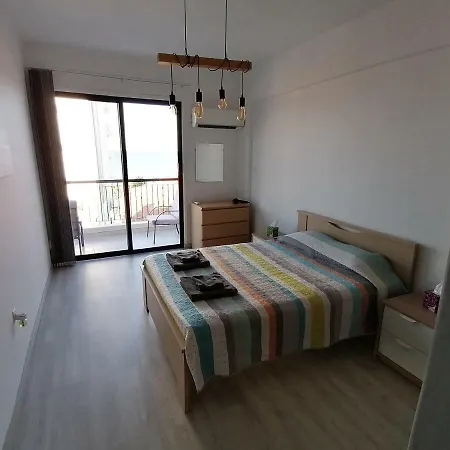 Must - Finikoudes Seaview * Ларнака