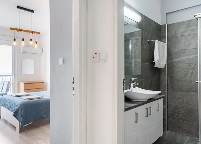 Must - Finikoudes Seaview Lárnaca