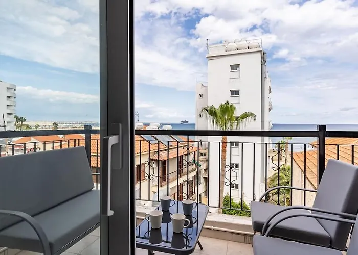 Must - Finikoudes Seaview Lárnaca