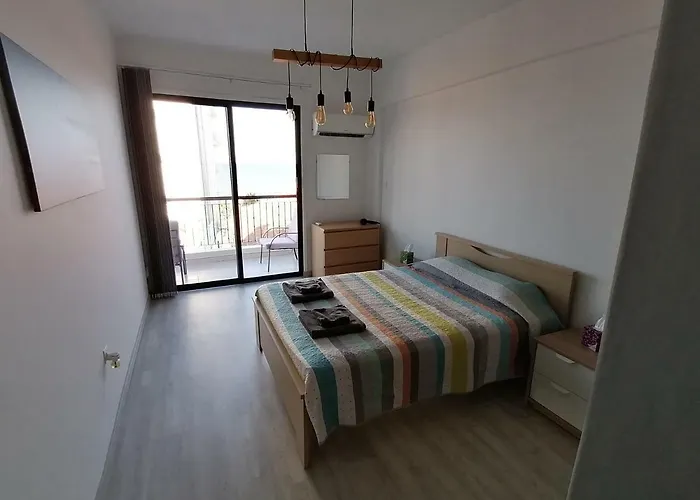 Must - Finikoudes Seaview * Lárnaca