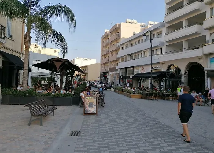 Must - Finikoudes Seaview Lárnaca