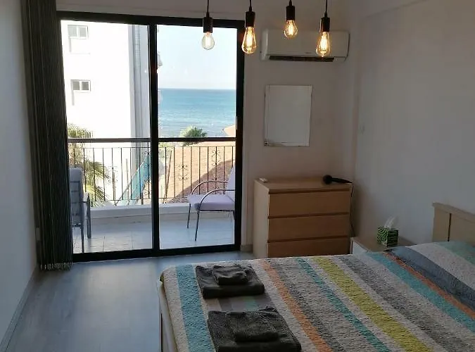 Must - Finikoudes Seaview Larnaca